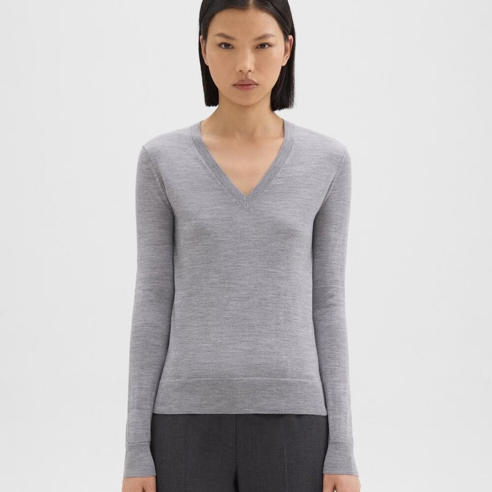 NWT Theory V-Neck Sweater in Merino Wool Small